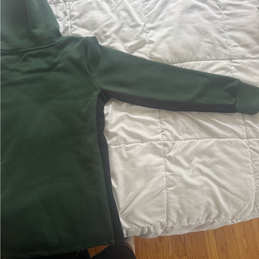 Women's Fantactic Milwaukee Bucks hoodie - Picture 6 of 7
